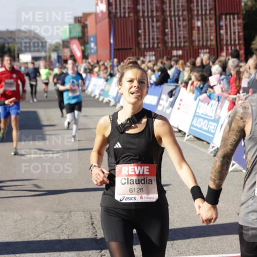 03.10.2025 - Köhlbrandbrückenlauf Jannik Wohlers http://msf.ph/oto/9071239 03.10.2025 13:15:00 Ziel 4224, 4232, 4244, 4282, 4406, 4784, 4890, 5054, 5173, 5525, 5535, 5737, 5760, 5761, 6017, 6128, 6129, 6293, 6454, 6810, 6815 meine-sportfotos.de