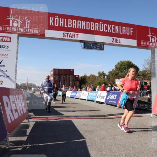 03.10.2025 - Köhlbrandbrückenlauf Lena Gebhardt http://msf.ph/oto/9071242 03.10.2025 13:36:38 Ziel 4735, 5199, 5278, 5585, 5767, 6003, 6004, 6023, 6825 meine-sportfotos.de