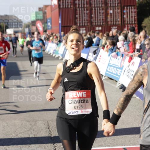 03.10.2025 - Köhlbrandbrückenlauf Jannik Wohlers http://msf.ph/oto/9071243 03.10.2025 13:15:00 Ziel 4224, 4232, 4244, 4282, 4406, 4784, 4890, 5054, 5173, 5525, 5535, 5737, 5760, 5761, 6017, 6128, 6129, 6293, 6454, 6810, 6815 meine-sportfotos.de