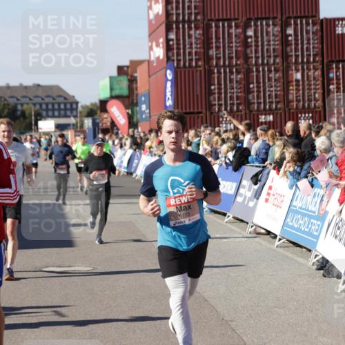 03.10.2025 - Köhlbrandbrückenlauf Jannik Wohlers http://msf.ph/oto/9071281 03.10.2025 13:15:03 Ziel 4090, 4232, 4244, 4282, 4406, 4784, 5054, 5173, 5737, 6017, 6128, 6129, 6189, 6249, 6252, 6293, 6454, 6810, 6815 meine-sportfotos.de
