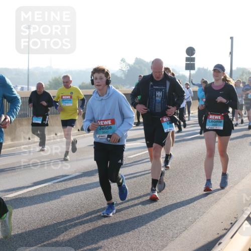03.10.2025 - Köhlbrandbrückenlauf Lena Gebhardt http://msf.ph/oto/9071296 03.10.2025 09:24:36 Position 1 2111, 3647, 2050 meine-sportfotos.de