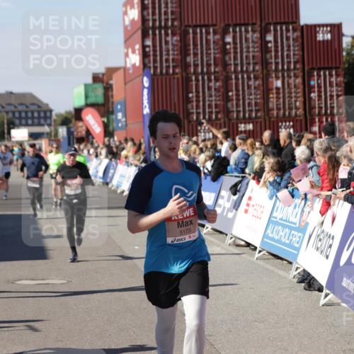 03.10.2025 - Köhlbrandbrückenlauf Jannik Wohlers http://msf.ph/oto/9071319 03.10.2025 13:15:03 Ziel 4090, 4232, 4244, 4282, 4406, 4784, 5054, 5173, 5737, 6017, 6128, 6129, 6189, 6249, 6252, 6293, 6454, 6810, 6815 meine-sportfotos.de