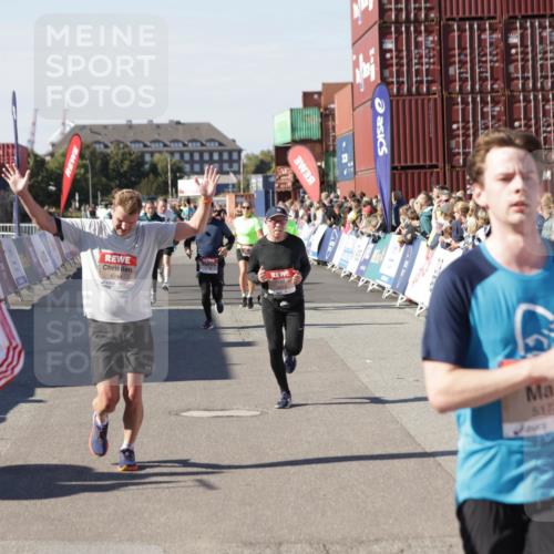03.10.2025 - Köhlbrandbrückenlauf Jannik Wohlers http://msf.ph/oto/9071329 03.10.2025 13:15:03 Ziel 4090, 4232, 4244, 4282, 4406, 4784, 5054, 5173, 5737, 6017, 6128, 6129, 6189, 6249, 6252, 6293, 6454, 6810, 6815 meine-sportfotos.de