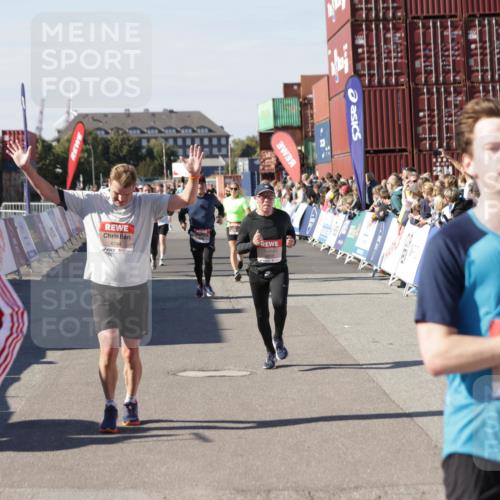 03.10.2025 - Köhlbrandbrückenlauf Jannik Wohlers http://msf.ph/oto/9071335 03.10.2025 13:15:04 Ziel 4090, 4232, 4244, 4282, 4406, 4784, 5054, 5173, 5186, 5737, 6017, 6128, 6129, 6189, 6249, 6252, 6293, 6454, 6810, 6815 meine-sportfotos.de