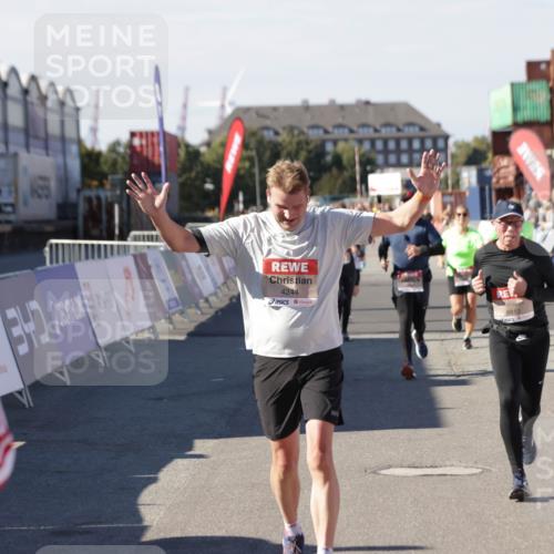 03.10.2025 - Köhlbrandbrückenlauf Jannik Wohlers http://msf.ph/oto/9071341 03.10.2025 13:15:04 Ziel 4090, 4232, 4244, 4282, 4406, 4784, 5054, 5173, 5186, 5737, 6017, 6128, 6129, 6189, 6249, 6252, 6293, 6454, 6810, 6815 meine-sportfotos.de