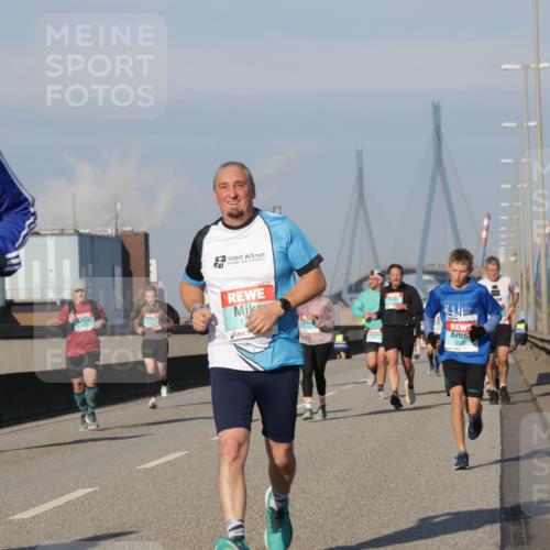 03.10.2025 - Köhlbrandbrückenlauf Jannik Wohlers http://msf.ph/oto/9071356 03.10.2025 09:49:41 Position 3 3066 meine-sportfotos.de