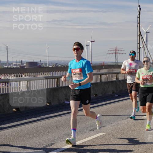 03.10.2025 - Köhlbrandbrückenlauf Michael Burmester http://msf.ph/oto/9071359 03.10.2025 12:36:18 Position 2 6206, 4114 meine-sportfotos.de