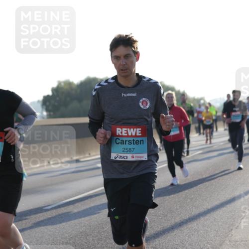 03.10.2025 - Köhlbrandbrückenlauf Jannik Wohlers http://msf.ph/oto/9071360 03.10.2025 09:17:50 Position 3 1335, 2587 meine-sportfotos.de