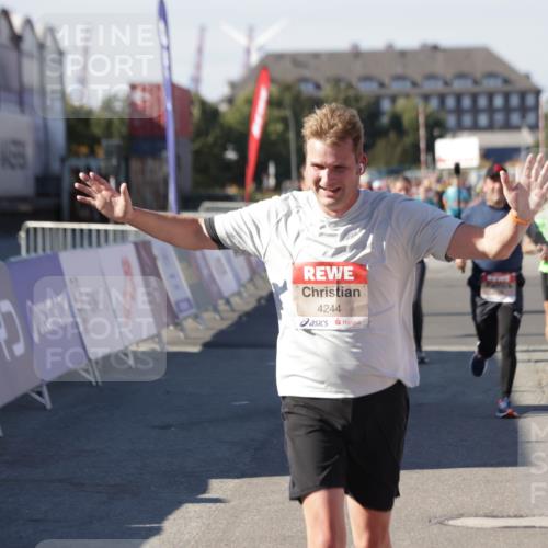 03.10.2025 - Köhlbrandbrückenlauf Jannik Wohlers http://msf.ph/oto/9071371 03.10.2025 13:15:04 Ziel 4090, 4232, 4244, 4282, 4406, 4784, 5054, 5173, 5186, 5737, 6017, 6128, 6129, 6189, 6249, 6252, 6293, 6454, 6810, 6815 meine-sportfotos.de