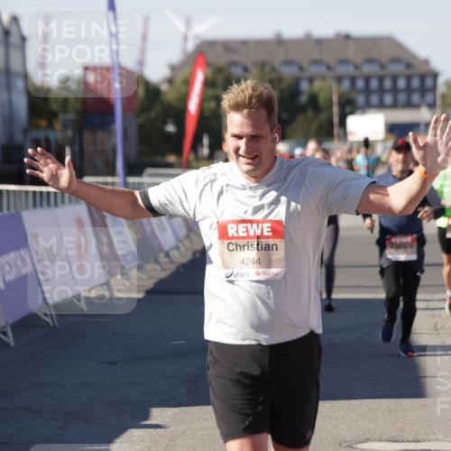 03.10.2025 - Köhlbrandbrückenlauf Jannik Wohlers http://msf.ph/oto/9071378 03.10.2025 13:15:05 Ziel 4090, 4232, 4244, 4282, 4406, 4784, 5054, 5173, 5186, 5737, 6017, 6128, 6129, 6189, 6249, 6252, 6293, 6370, 6454, 6591, 6810, 6815 meine-sportfotos.de