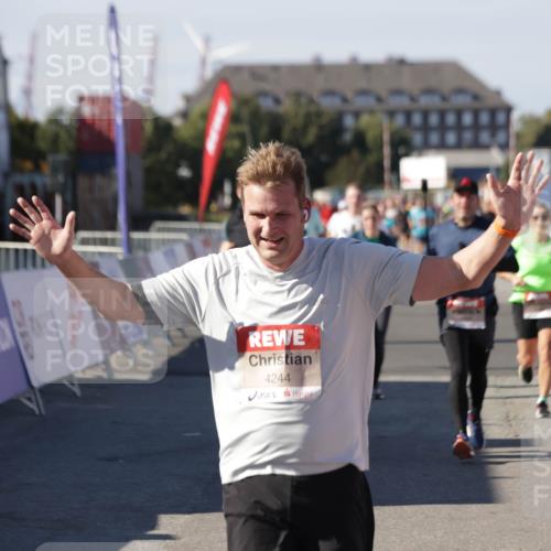 03.10.2025 - Köhlbrandbrückenlauf Jannik Wohlers http://msf.ph/oto/9071385 03.10.2025 13:15:05 Ziel 4090, 4232, 4244, 4282, 4406, 4784, 5054, 5173, 5186, 5737, 6017, 6128, 6129, 6189, 6249, 6252, 6293, 6370, 6454, 6591, 6810, 6815 meine-sportfotos.de