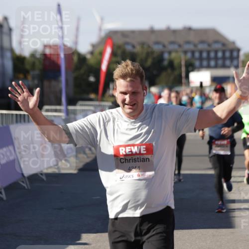 03.10.2025 - Köhlbrandbrückenlauf Jannik Wohlers http://msf.ph/oto/9071389 03.10.2025 13:15:05 Ziel 4090, 4232, 4244, 4282, 4406, 4784, 5054, 5173, 5186, 5737, 6017, 6128, 6129, 6189, 6249, 6252, 6293, 6370, 6454, 6591, 6810, 6815 meine-sportfotos.de