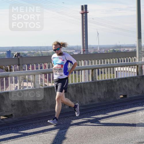 03.10.2025 - Köhlbrandbrückenlauf Michael Burmester http://msf.ph/oto/9071429 03.10.2025 12:36:25 Position 2 6122 meine-sportfotos.de
