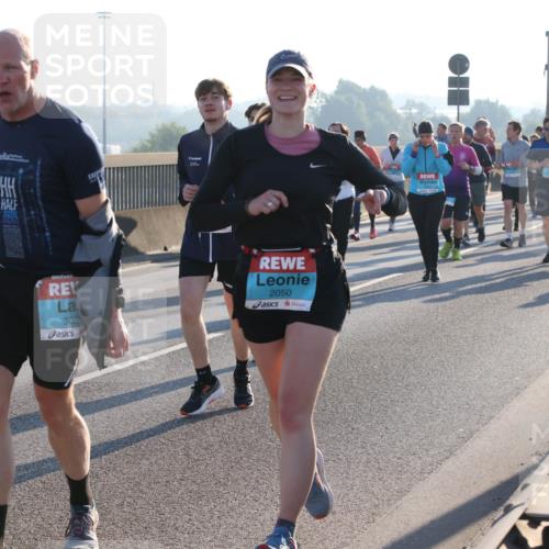 03.10.2025 - Köhlbrandbrückenlauf Lena Gebhardt http://msf.ph/oto/9071431 03.10.2025 09:24:37 Position 1 1619, 305, 2050 meine-sportfotos.de