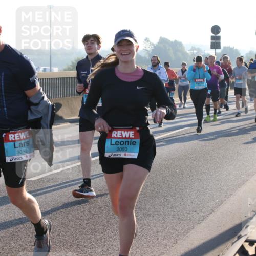 03.10.2025 - Köhlbrandbrückenlauf Lena Gebhardt http://msf.ph/oto/9071449 03.10.2025 09:24:38 Position 1 1619, 3052, 2050, 10 meine-sportfotos.de