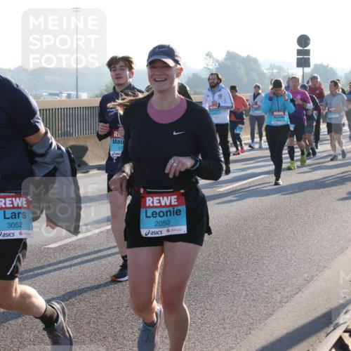 03.10.2025 - Köhlbrandbrückenlauf Lena Gebhardt http://msf.ph/oto/9071469 03.10.2025 09:24:38 Position 1 1619, 17, 3052, 2050, 10 meine-sportfotos.de