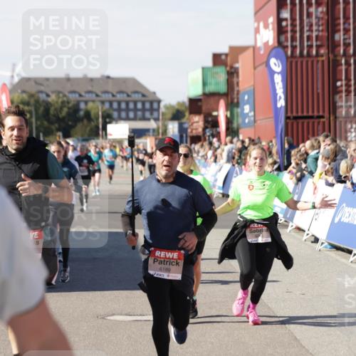 03.10.2025 - Köhlbrandbrückenlauf Jannik Wohlers http://msf.ph/oto/9071480 03.10.2025 13:15:08 Ziel 4090, 4232, 4244, 4282, 4784, 5173, 5186, 5737, 6128, 6129, 6189, 6249, 6252, 6370, 6454, 6591, 6810 meine-sportfotos.de