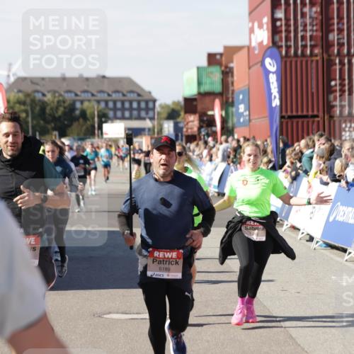 03.10.2025 - Köhlbrandbrückenlauf Jannik Wohlers http://msf.ph/oto/9071486 03.10.2025 13:15:08 Ziel 4090, 4232, 4244, 4282, 4784, 5173, 5186, 5737, 6128, 6129, 6189, 6249, 6252, 6370, 6454, 6591, 6810 meine-sportfotos.de