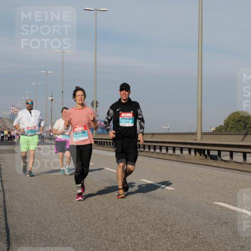 03.10.2025 - Köhlbrandbrückenlauf Fabian Wolf http://msf.ph/oto/9071491 03.10.2025 10:13:06 Position 3 2568, 2569, 2085 meine-sportfotos.de