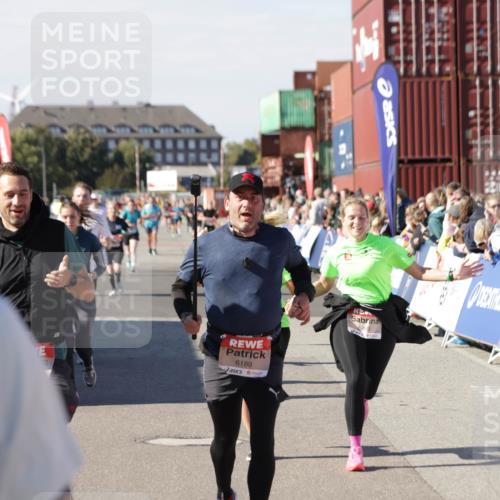 03.10.2025 - Köhlbrandbrückenlauf Jannik Wohlers http://msf.ph/oto/9071494 03.10.2025 13:15:08 Ziel 4090, 4232, 4244, 4282, 4784, 5173, 5186, 5737, 6128, 6129, 6189, 6249, 6252, 6370, 6454, 6591, 6810 meine-sportfotos.de