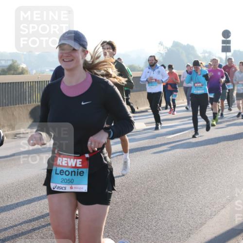03.10.2025 - Köhlbrandbrückenlauf Lena Gebhardt http://msf.ph/oto/9071495 03.10.2025 09:24:38 Position 1 3052, 2050 meine-sportfotos.de