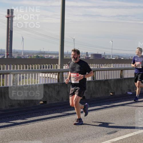 03.10.2025 - Köhlbrandbrückenlauf Michael Burmester http://msf.ph/oto/9071503 03.10.2025 12:36:32 Position 2 4042 meine-sportfotos.de