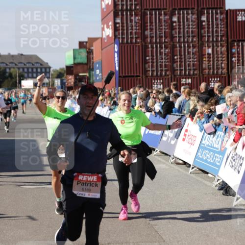 03.10.2025 - Köhlbrandbrückenlauf Jannik Wohlers http://msf.ph/oto/9071508 03.10.2025 13:15:09 Ziel 4090, 4244, 4282, 4784, 5173, 5186, 5737, 6128, 6189, 6249, 6252, 6370, 6454, 6591, 6810 meine-sportfotos.de