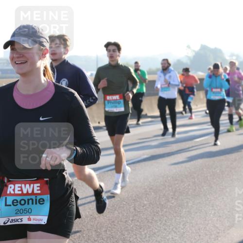 03.10.2025 - Köhlbrandbrückenlauf Lena Gebhardt http://msf.ph/oto/9071518 03.10.2025 09:24:38 Position 1 2050 meine-sportfotos.de