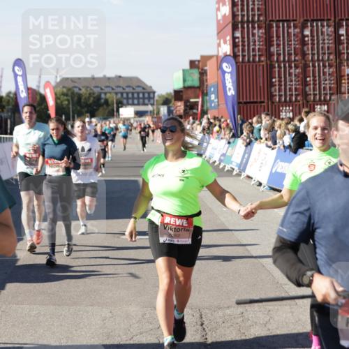03.10.2025 - Köhlbrandbrückenlauf Jannik Wohlers http://msf.ph/oto/9071524 03.10.2025 13:15:10 Ziel 4090, 4244, 4282, 5173, 5186, 5737, 6189, 6249, 6252, 6370, 6454, 6591, 6810 meine-sportfotos.de