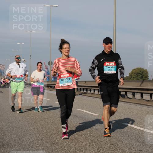 03.10.2025 - Köhlbrandbrückenlauf Fabian Wolf http://msf.ph/oto/9071535 03.10.2025 10:13:07 Position 3 2568, 2569 meine-sportfotos.de