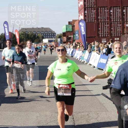 03.10.2025 - Köhlbrandbrückenlauf Jannik Wohlers http://msf.ph/oto/9071538 03.10.2025 13:15:10 Ziel 4090, 4244, 4282, 5173, 5186, 5737, 6189, 6249, 6252, 6370, 6454, 6591, 6810 meine-sportfotos.de