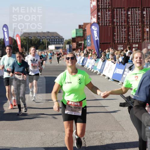 03.10.2025 - Köhlbrandbrückenlauf Jannik Wohlers http://msf.ph/oto/9071542 03.10.2025 13:15:10 Ziel 4090, 4244, 4282, 5173, 5186, 5737, 6189, 6249, 6252, 6370, 6454, 6591, 6810 meine-sportfotos.de