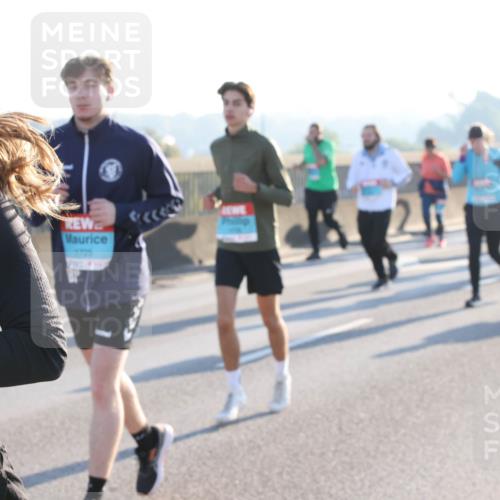 03.10.2025 - Köhlbrandbrückenlauf Lena Gebhardt http://msf.ph/oto/9071550 03.10.2025 09:24:39 Position 1 1725 meine-sportfotos.de