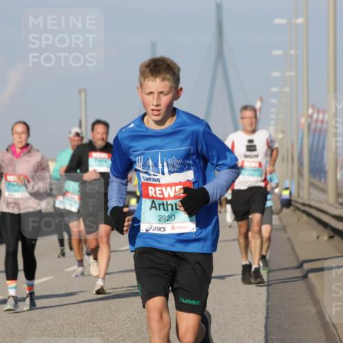 03.10.2025 - Köhlbrandbrückenlauf Jannik Wohlers http://msf.ph/oto/9071557 03.10.2025 09:49:45 Position 3 2920, 4434 meine-sportfotos.de