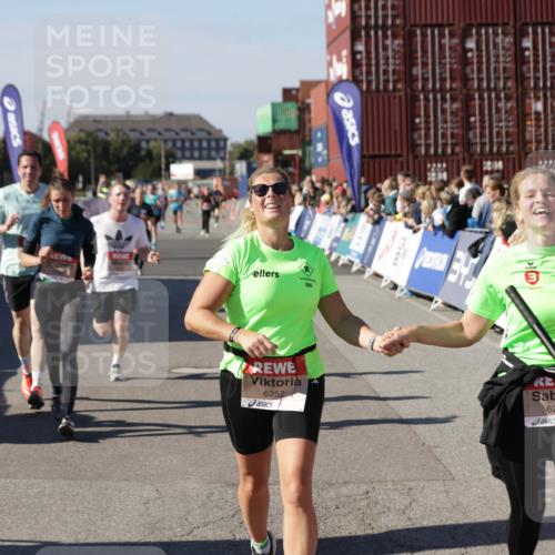 03.10.2025 - Köhlbrandbrückenlauf Jannik Wohlers http://msf.ph/oto/9071559 03.10.2025 13:15:10 Ziel 4090, 4244, 4282, 5173, 5186, 5737, 6189, 6249, 6252, 6370, 6454, 6591, 6810 meine-sportfotos.de