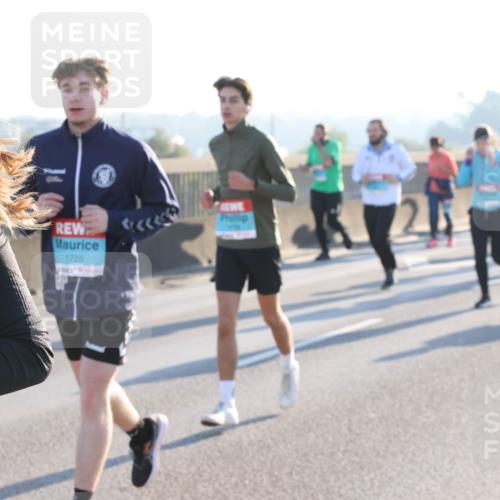 03.10.2025 - Köhlbrandbrückenlauf Lena Gebhardt http://msf.ph/oto/9071562 03.10.2025 09:24:39 Position 1 1725 meine-sportfotos.de
