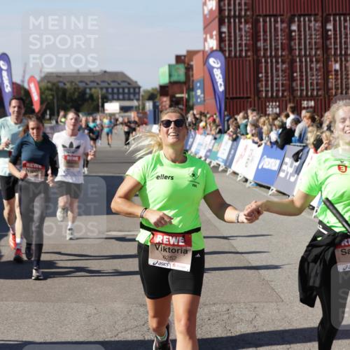 03.10.2025 - Köhlbrandbrückenlauf Jannik Wohlers http://msf.ph/oto/9071564 03.10.2025 13:15:10 Ziel 4090, 4244, 4282, 5173, 5186, 5737, 6189, 6249, 6252, 6370, 6454, 6591, 6810 meine-sportfotos.de