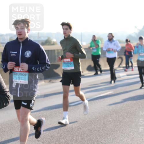 03.10.2025 - Köhlbrandbrückenlauf Lena Gebhardt http://msf.ph/oto/9071571 03.10.2025 09:24:39 Position 1 1725 meine-sportfotos.de