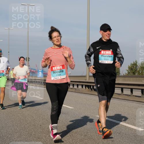 03.10.2025 - Köhlbrandbrückenlauf Fabian Wolf http://msf.ph/oto/9071572 03.10.2025 10:13:08 Position 3 3439, 2568, 2569 meine-sportfotos.de