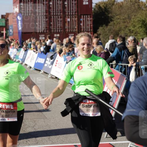 03.10.2025 - Köhlbrandbrückenlauf Jannik Wohlers http://msf.ph/oto/9071577 03.10.2025 13:15:10 Ziel 4090, 4244, 4282, 5173, 5186, 5737, 6189, 6249, 6252, 6370, 6454, 6591, 6810 meine-sportfotos.de