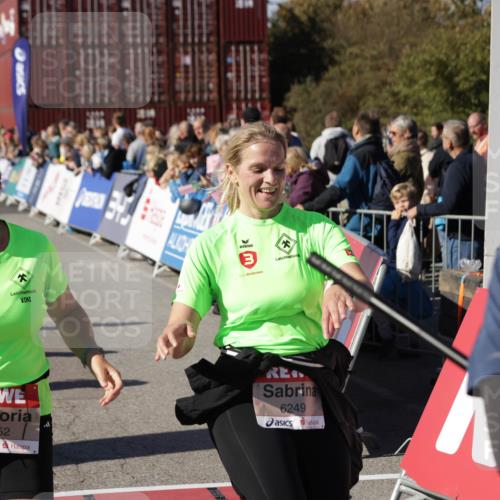 03.10.2025 - Köhlbrandbrückenlauf Jannik Wohlers http://msf.ph/oto/9071600 03.10.2025 13:15:11 Ziel 4090, 4244, 4282, 5173, 5186, 6189, 6249, 6252, 6370, 6454, 6591, 6773, 6810 meine-sportfotos.de