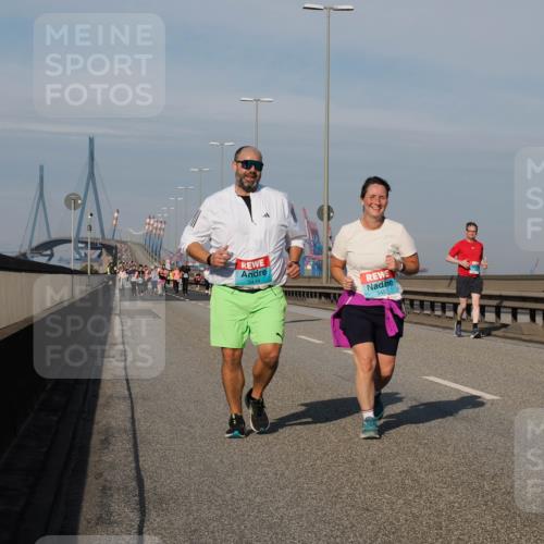 03.10.2025 - Köhlbrandbrückenlauf Fabian Wolf http://msf.ph/oto/9071601 03.10.2025 10:13:09 Position 3 3439, 3453 meine-sportfotos.de