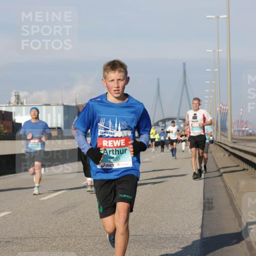 03.10.2025 - Köhlbrandbrückenlauf Jannik Wohlers http://msf.ph/oto/9071615 03.10.2025 09:49:46 Position 3 2920 meine-sportfotos.de