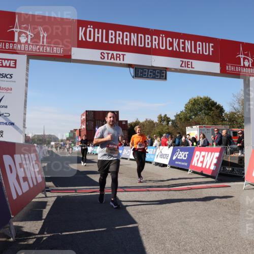 03.10.2025 - Köhlbrandbrückenlauf Lena Gebhardt http://msf.ph/oto/9071619 03.10.2025 13:36:53 Ziel 4974, 5287, 5313, 5808 meine-sportfotos.de