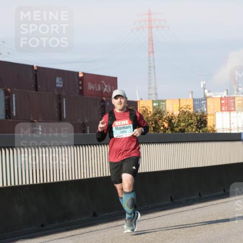 03.10.2025 - Köhlbrandbrückenlauf Jannik Wohlers http://msf.ph/oto/9071622 03.10.2025 09:49:47 Position 3 1808 meine-sportfotos.de