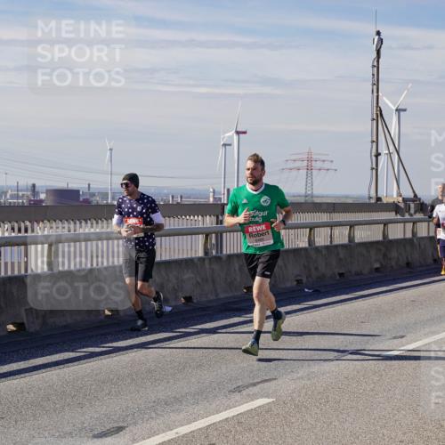 03.10.2025 - Köhlbrandbrückenlauf Michael Burmester http://msf.ph/oto/9071639 03.10.2025 12:36:40 Position 2 1111 meine-sportfotos.de