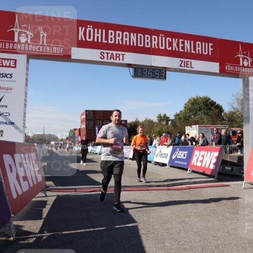 03.10.2025 - Köhlbrandbrückenlauf Lena Gebhardt http://msf.ph/oto/9071641 03.10.2025 13:36:54 Ziel 4974, 5287, 5313, 5808 meine-sportfotos.de