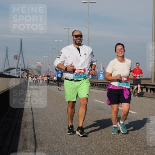 03.10.2025 - Köhlbrandbrückenlauf Fabian Wolf http://msf.ph/oto/9071654 03.10.2025 10:13:10 Position 3 3, 3439, 3453 meine-sportfotos.de