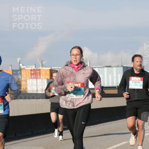 03.10.2025 - Köhlbrandbrückenlauf Jannik Wohlers http://msf.ph/oto/9071657 03.10.2025 09:49:48 Position 3 2798, 1864, 3235, 1326 meine-sportfotos.de