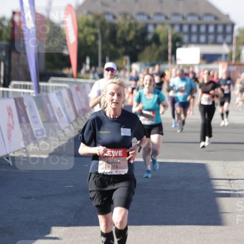 03.10.2025 - Köhlbrandbrückenlauf Jannik Wohlers http://msf.ph/oto/9071658 03.10.2025 13:15:16 Ziel 4090, 4610, 5186, 5771, 6189, 6249, 6252, 6370, 6591, 6773, 6790 meine-sportfotos.de